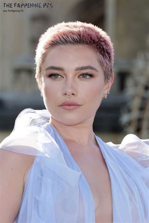 florence pugh tits